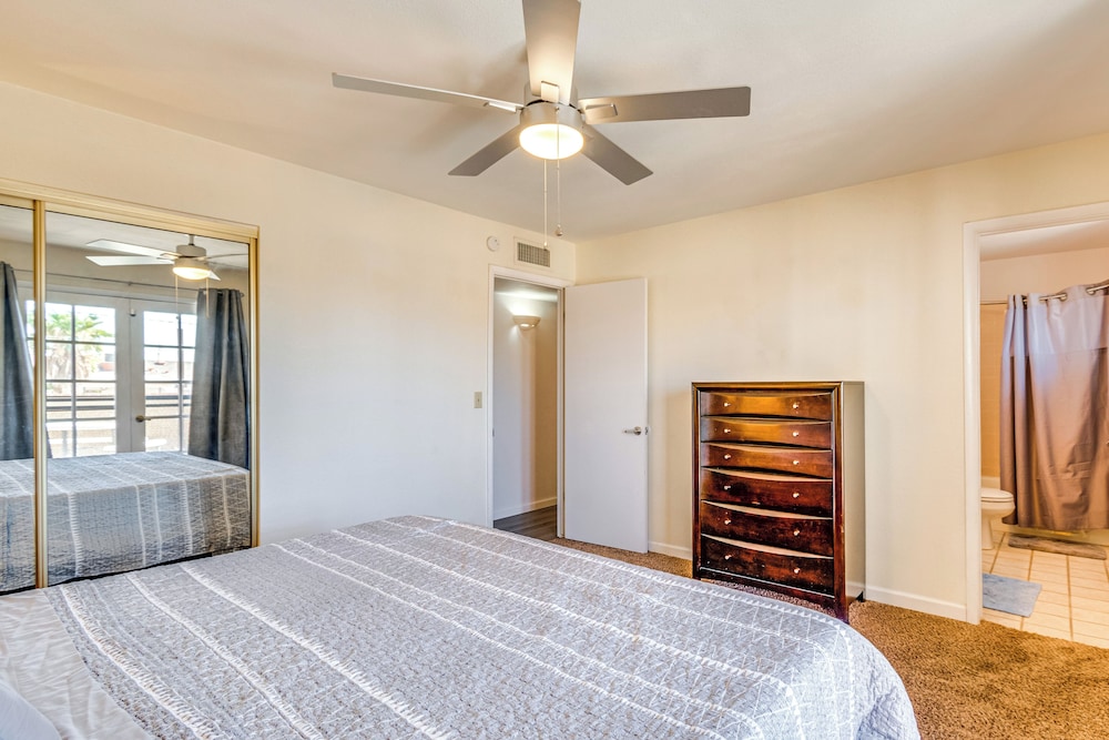 2 Mi to Lake Havasu: Pet-friendly Home
