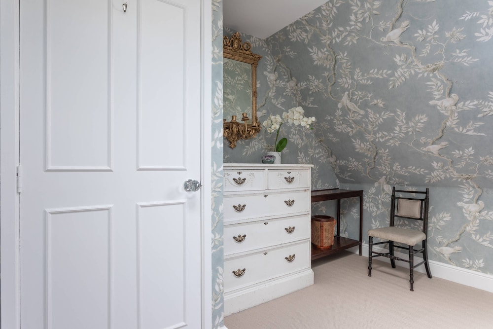 Royal Crescent Mews by Onefinestay