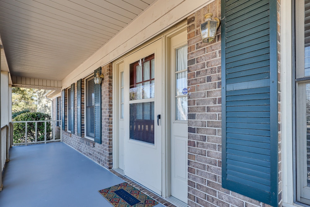 Lovely Decatur Home w/ Yard ~ 6 Mi to Town! view 3