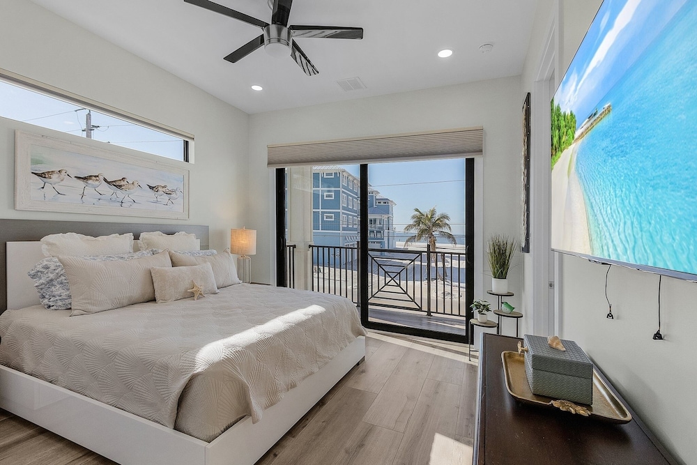 749 Paradise Pointe New Luxury Build 7 Bedroom Home