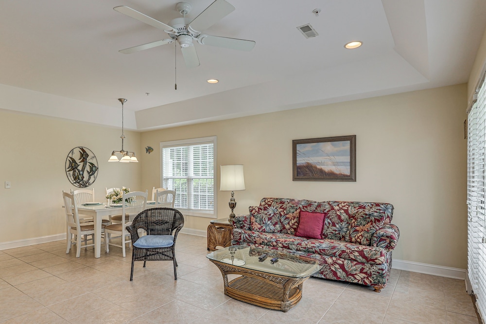 4 Mi to Sunset Beach: Resort-style Family Condo