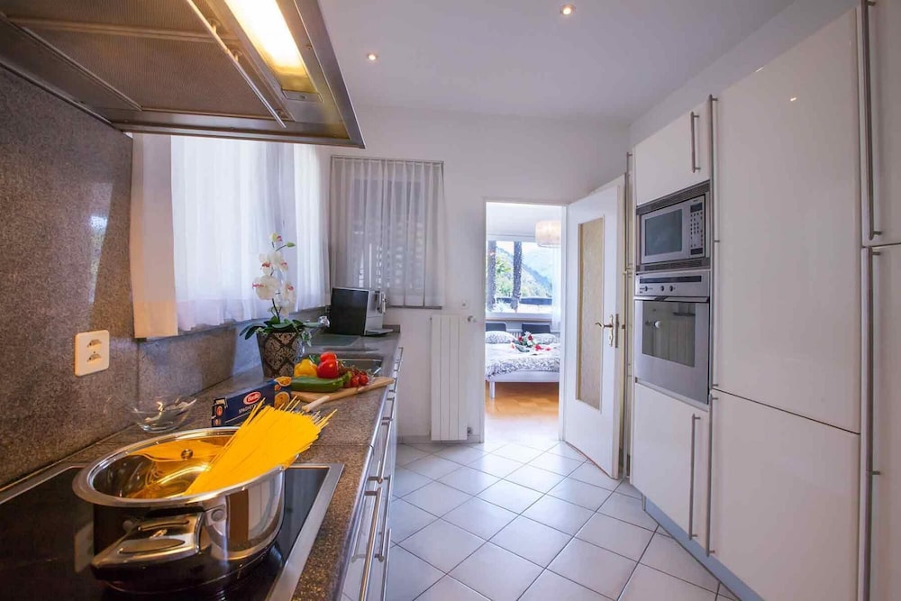 Villa Lago Lugano in Bissone view 5