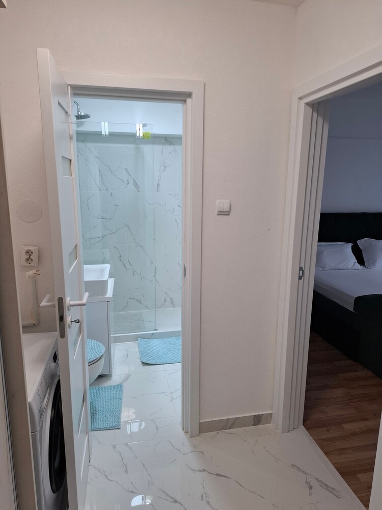 Apartment, 3 Rooms,nearby Piata Victoriei and Gara de Nord, Main Railwaystation