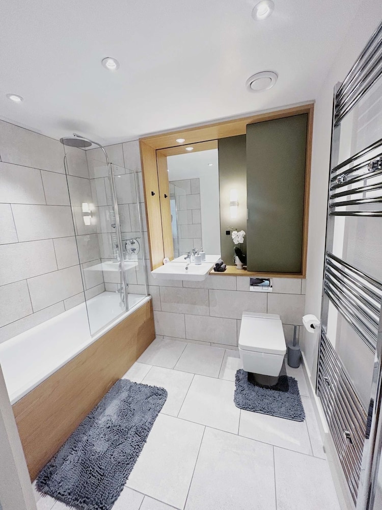 London Apartment Oasis - Close to City Center