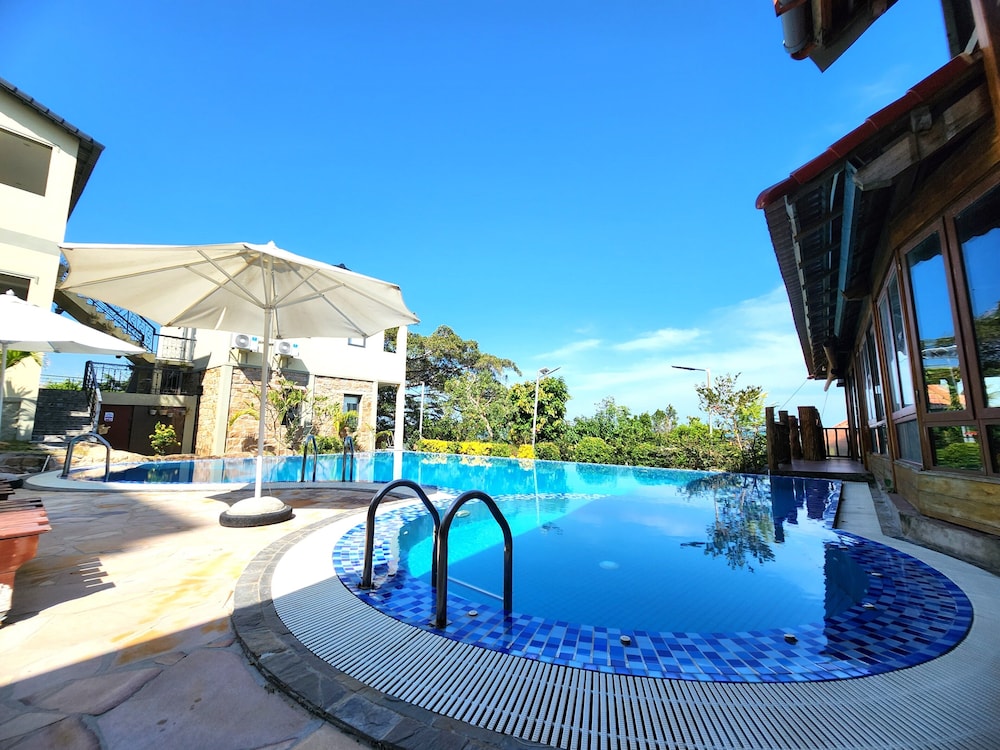 Sunny Shore Resort