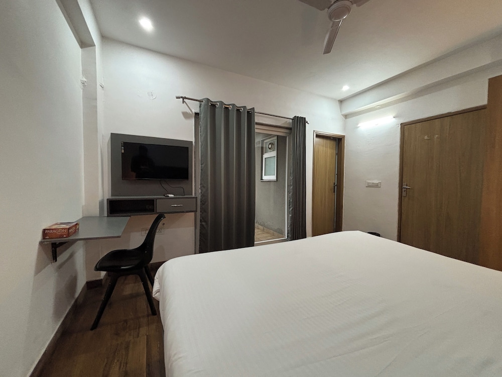 Housr Sector 43 Gurgaon Paras Hospital