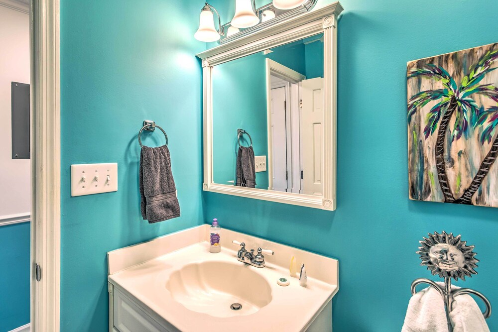 Walk to Ocean: Surfside Beach Condo w/ Pool Access view 3