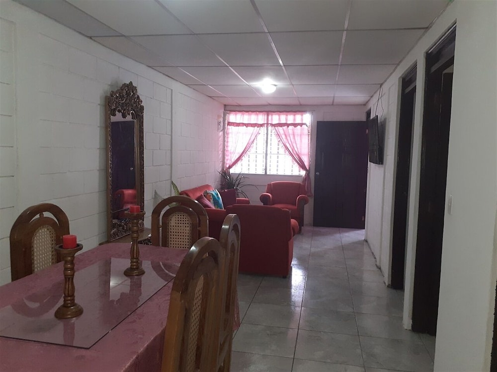 Hotel Hostal Claris - Image 1