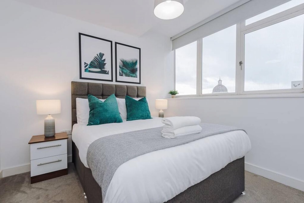 Host Stay Waterfront Penthouse