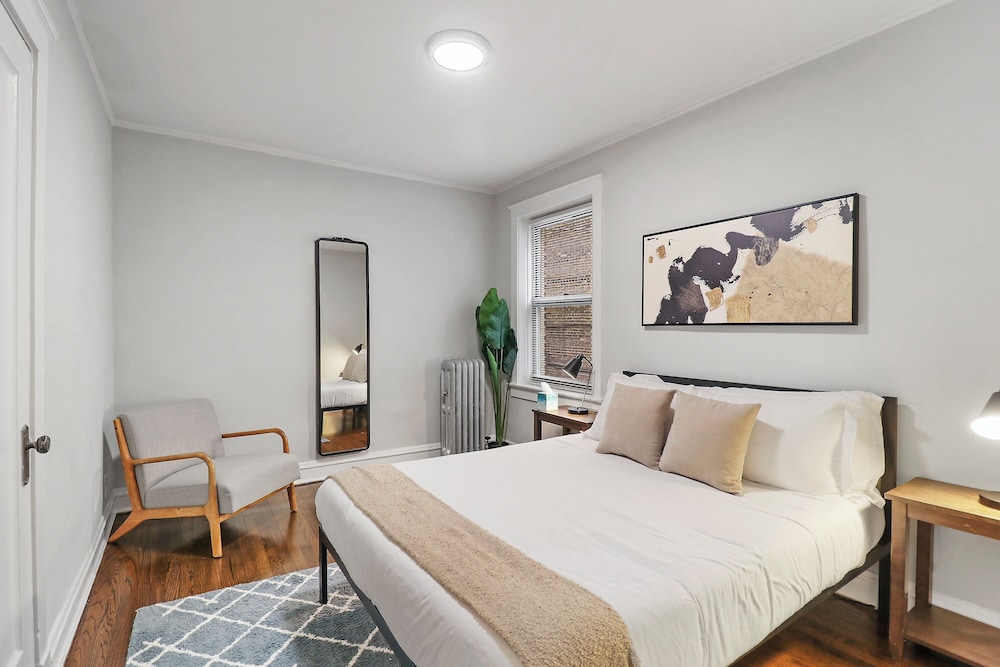 1BR Homey Pad - Lincoln 205