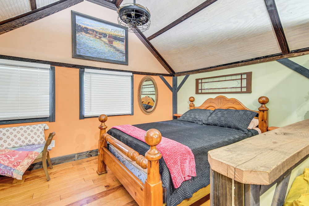 Creekside Milford Studio w/ Gas Grill + Mtn Views!