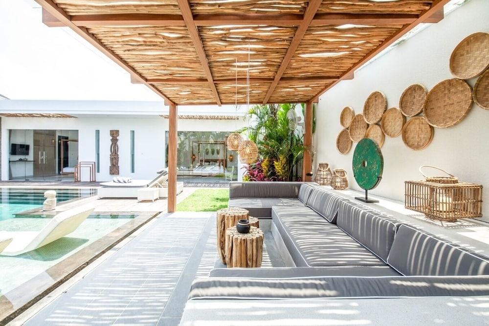 Contemporary 4BR Villa, 400m to Canggu Shore