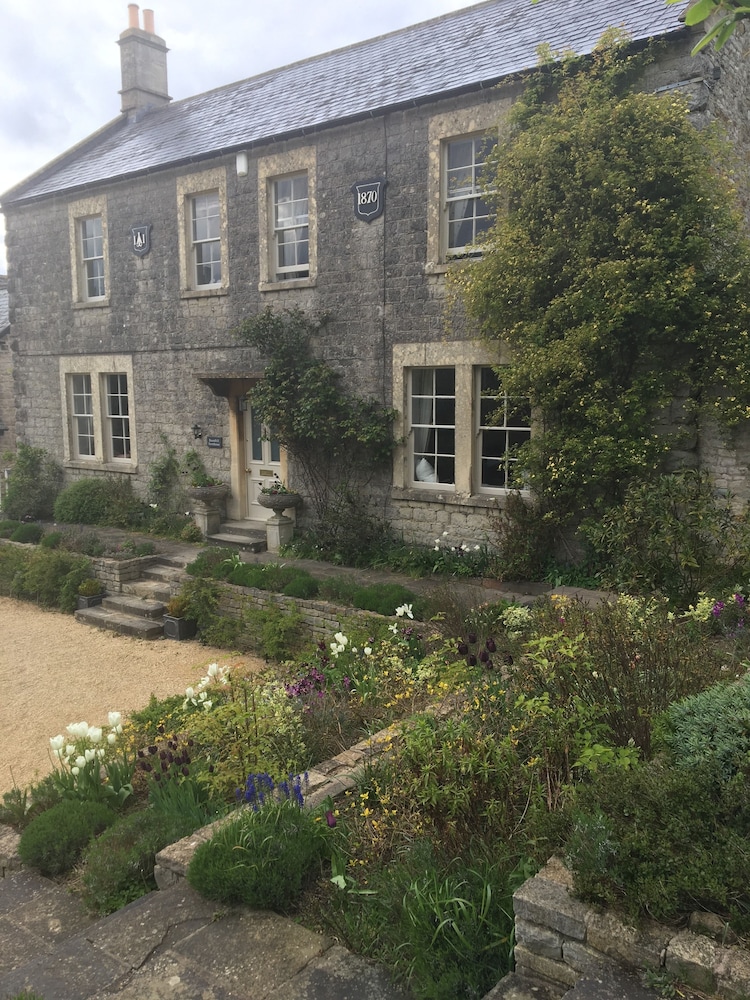 Roundhill Farmhouse