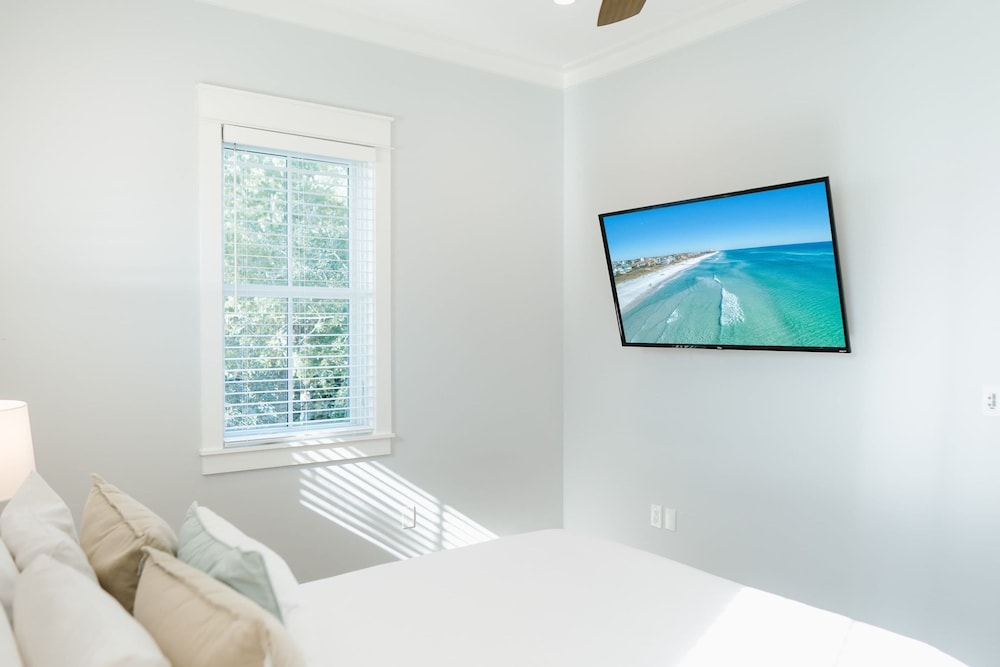 30A Hideaway by Avantstay Walk to Beach 2 Pools