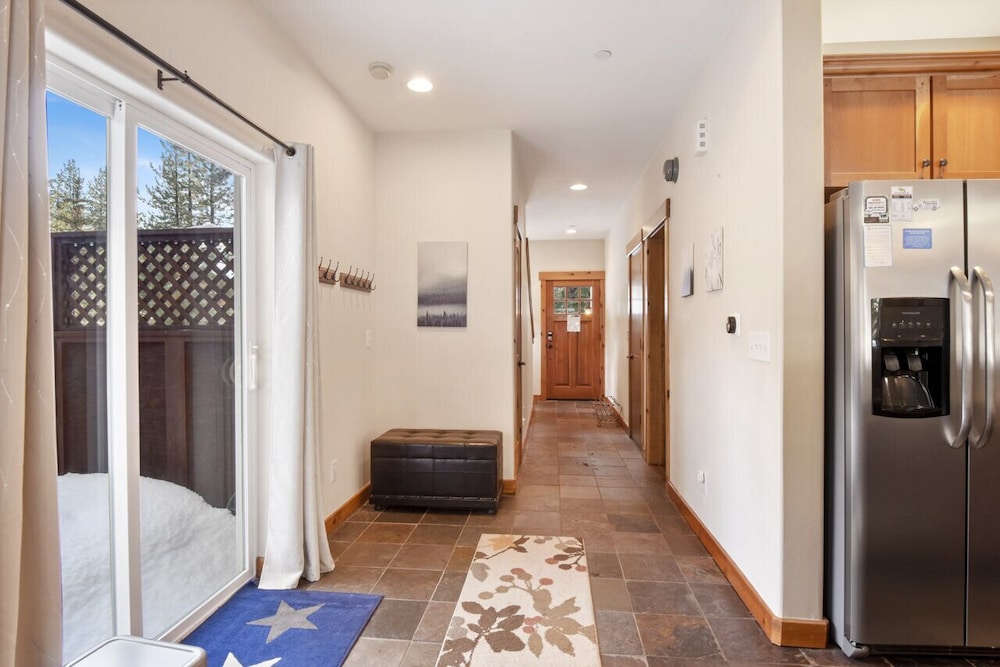 Sunny Woods Acres Near Golf & Adventure Park view 4