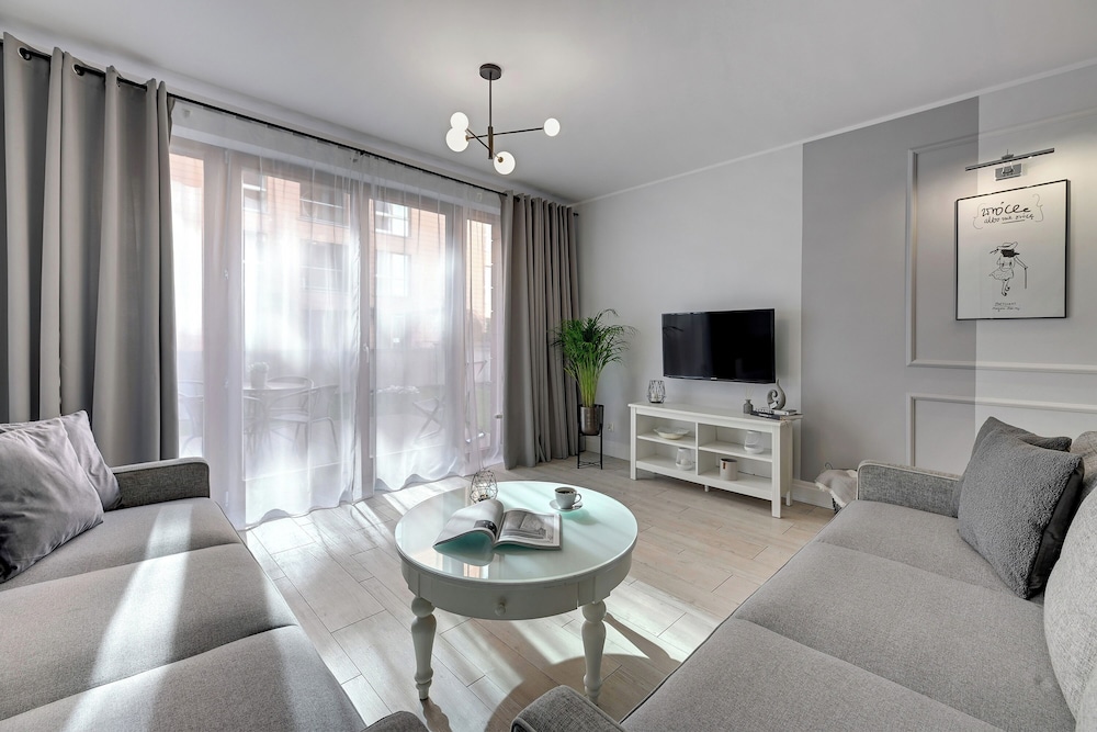 Aura - Riverside & Parking by Downtown Apartments
