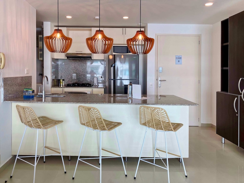 w Impeccable 2BR w Charming Balcony in CTG