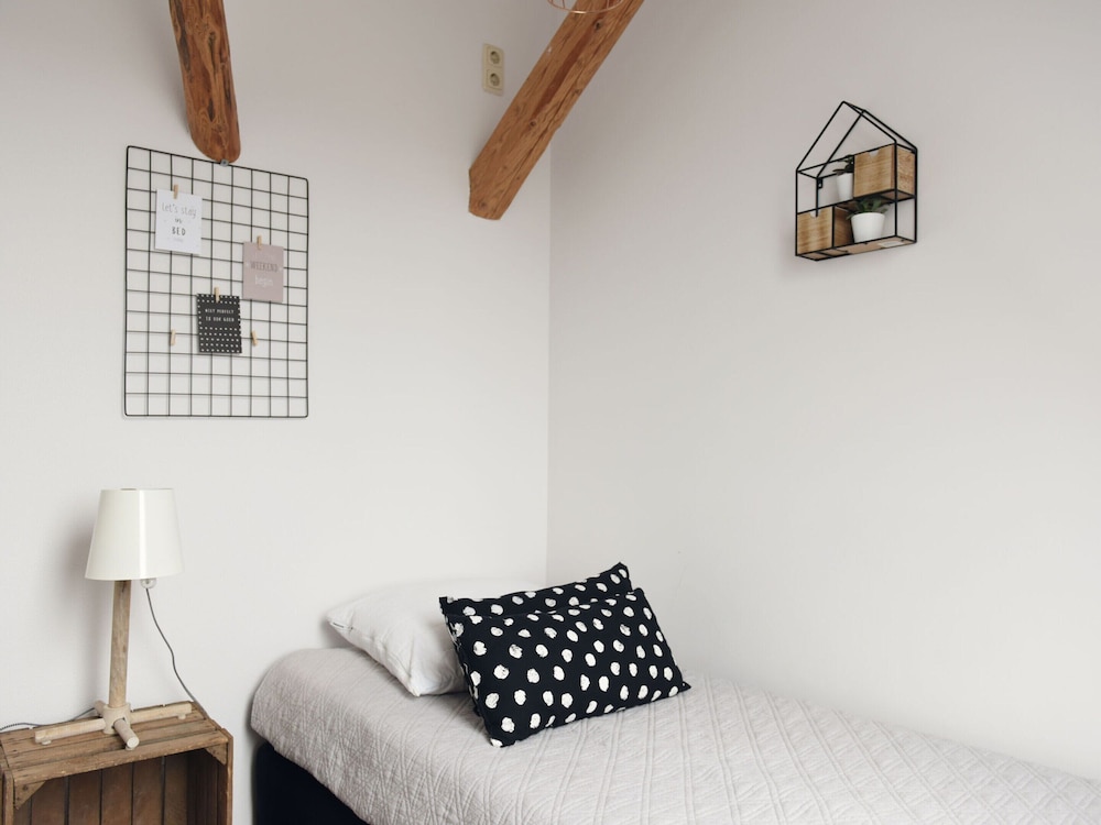 Spacious Apartment With Garden view 4