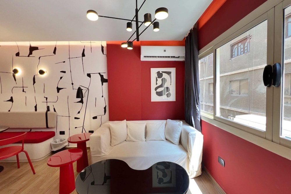 The 2 BDR Scarlet Condo 5 min to CAI Airport