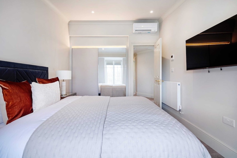 Marble Arch Suite 9-hosted by Sweetstay