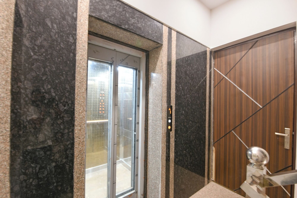 Fabhotel Black Pepper