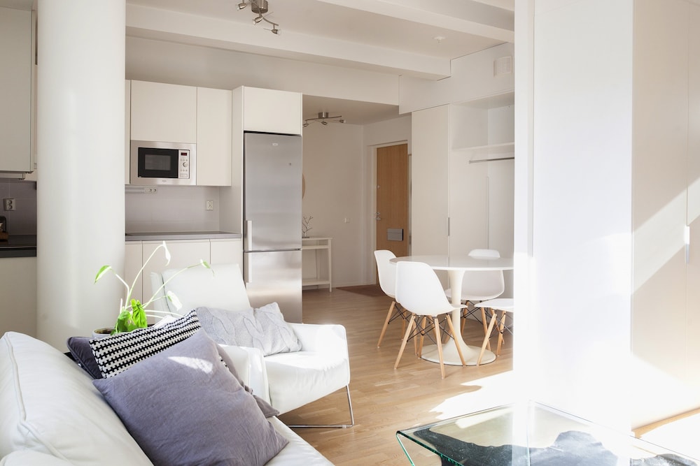 Stylish Bright 42m2 Studio with Balcony view 2