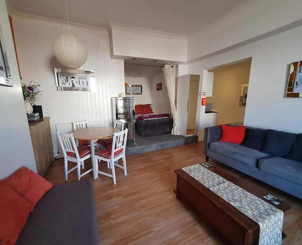 1 Bed Studio Sleeps 4 - Seaside, Dog Friendly