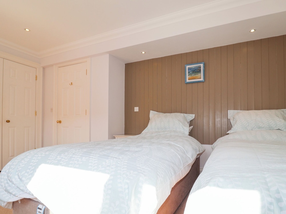 6 Willows Green