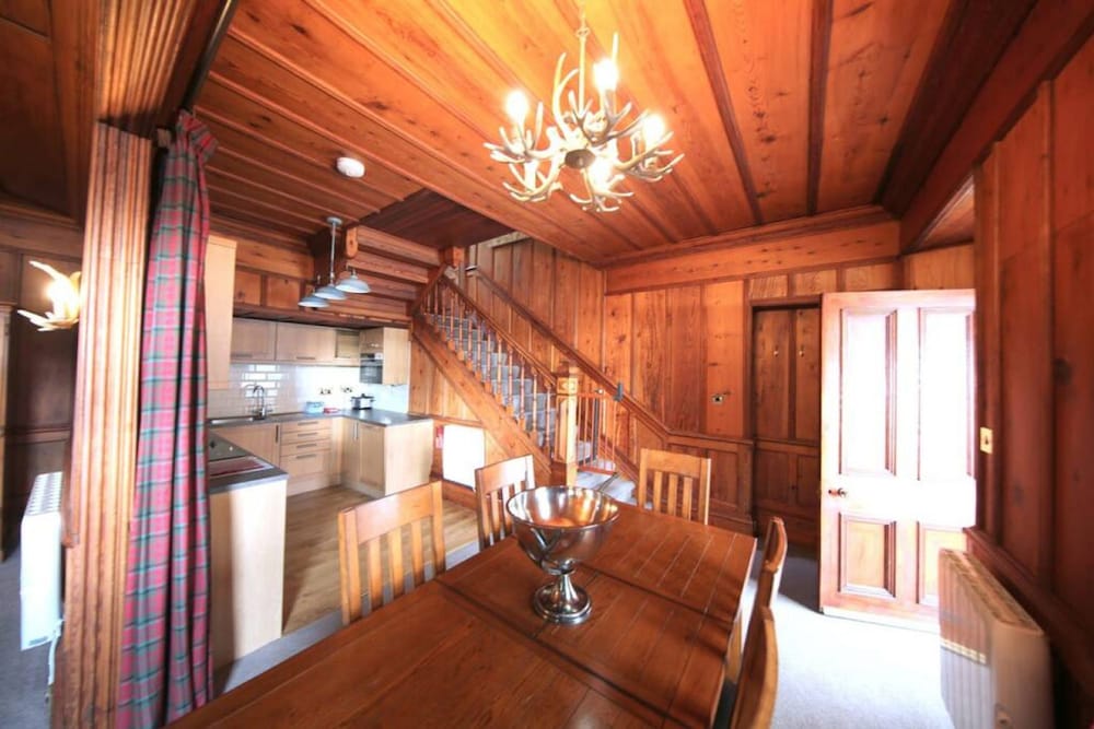 Loch Rannoch Highland Club Lochside Lodge 01