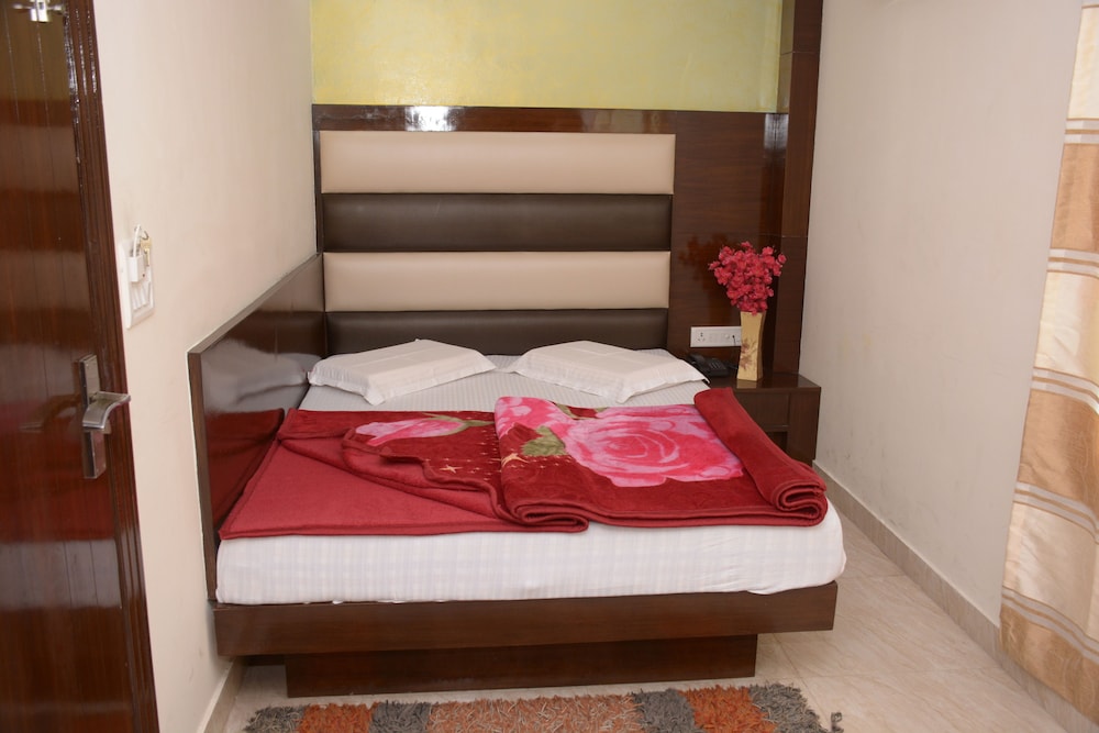 Sidhartha Tourist Lodge