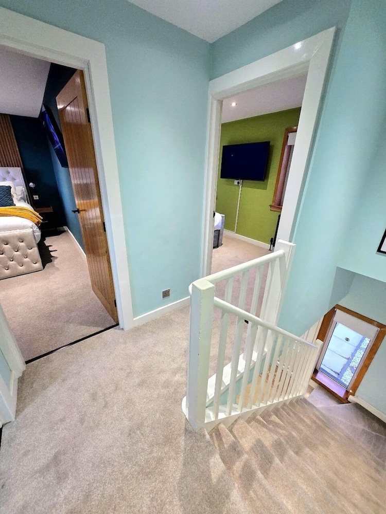 Quirky 2-Bed with Free Parking