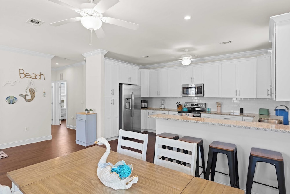 Family-friendly, Close to Beach & Game Room Windswept by Avantstay