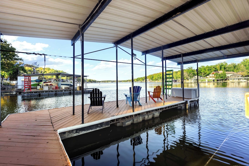 Sunrise Oasis - Enjoy Lakefront Living