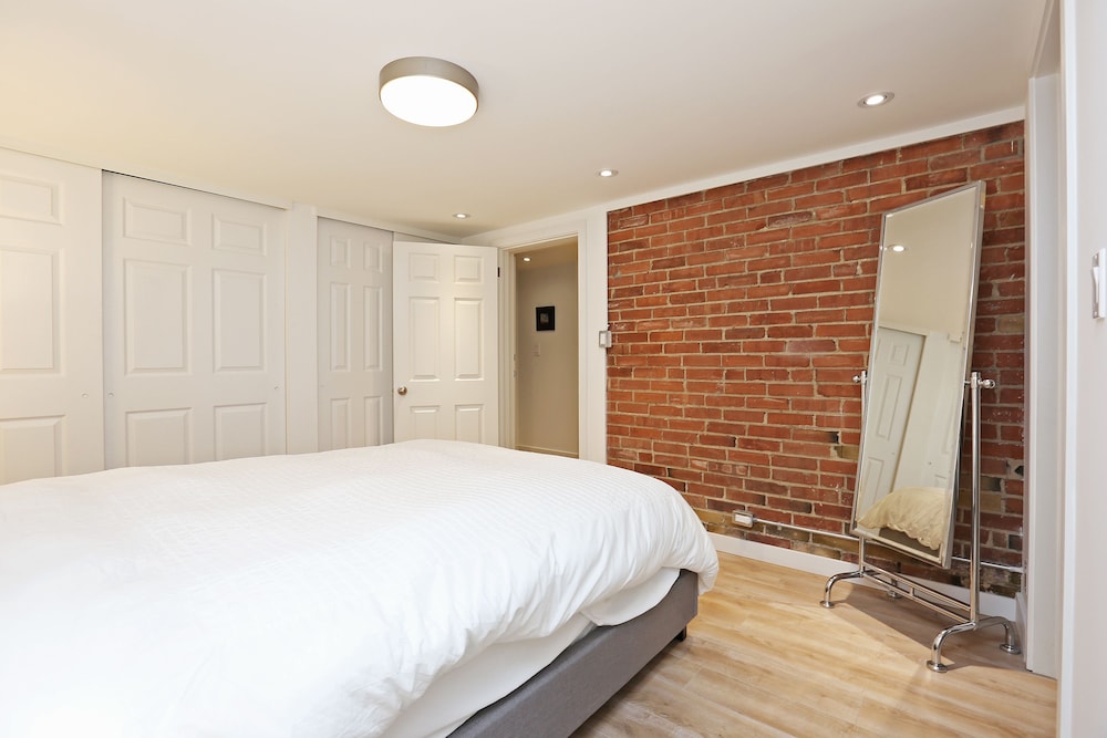 Applewood Suites - Executive Basement - Image 3