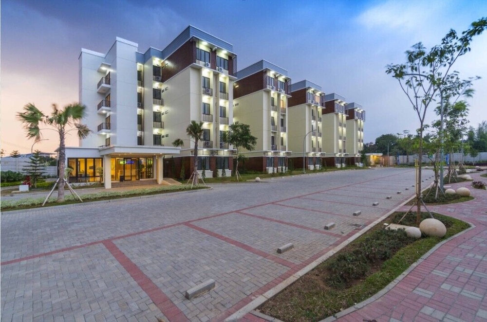Golden Knight Suites | EcoHome Apartment