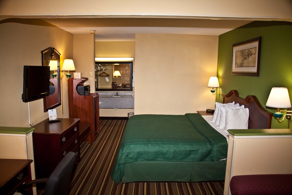 Macon Vacations - Quality Inn Suites Macon North - Property Image 36
