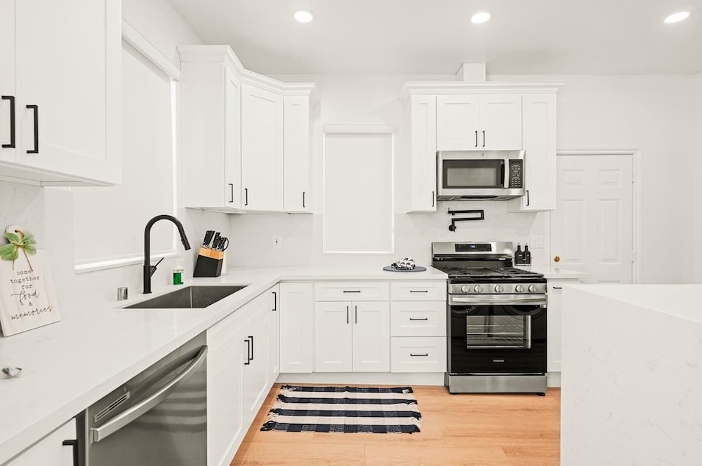 Cozy Retreat Near Downtown Perfect for Families