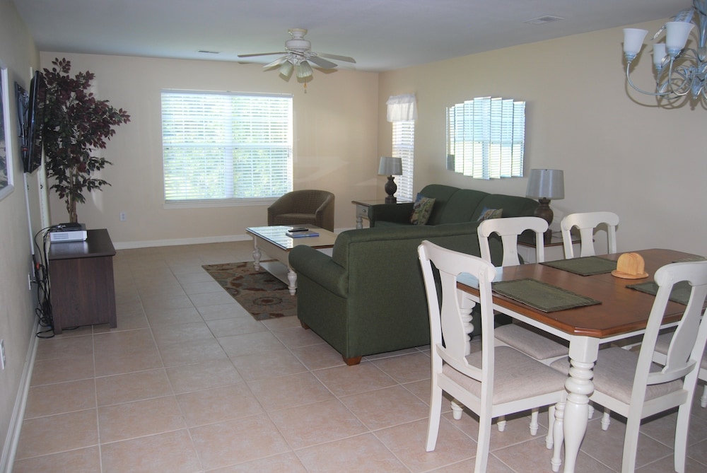 Fairways At Riveroaks 23d 3 Bedroom Condo by RedAwning