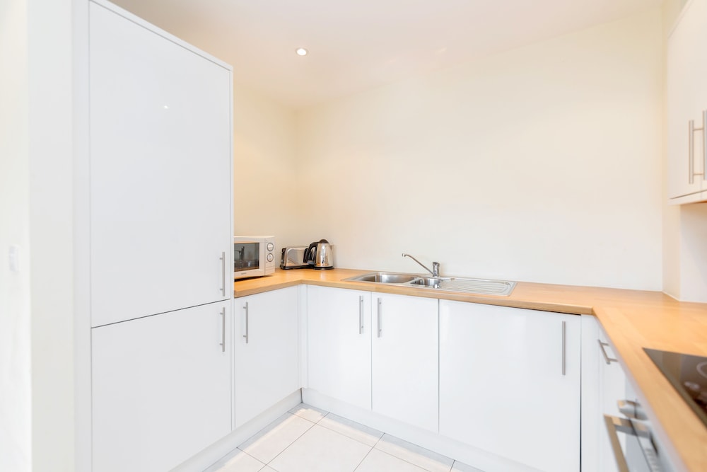 Guildford Vacations - Roomspace Apartments -Westnye House - Property Image 12