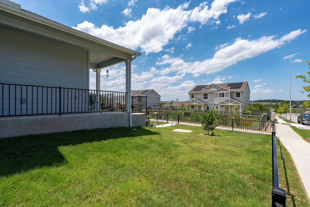 Relaxing 3BR Retreat Community Pool Gym