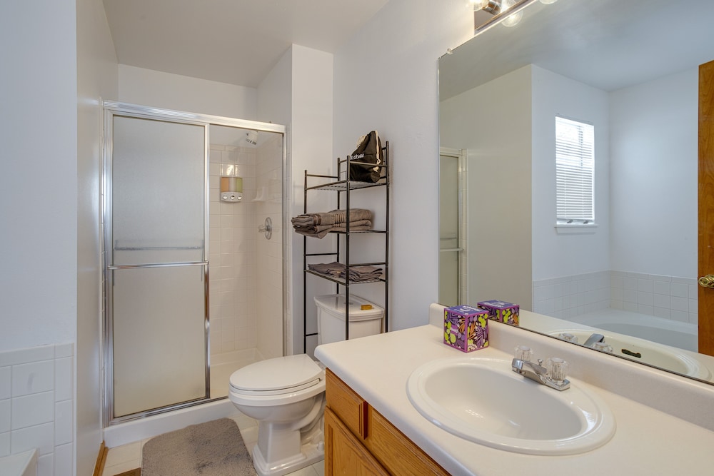 Patio, Grill, Yard: Pet-friendly Denver Home!