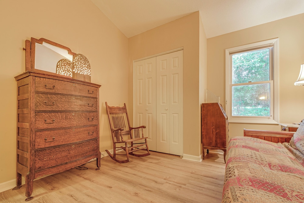 Carrboro Quaint! 2 Mi to Heart of Chapel Hill!