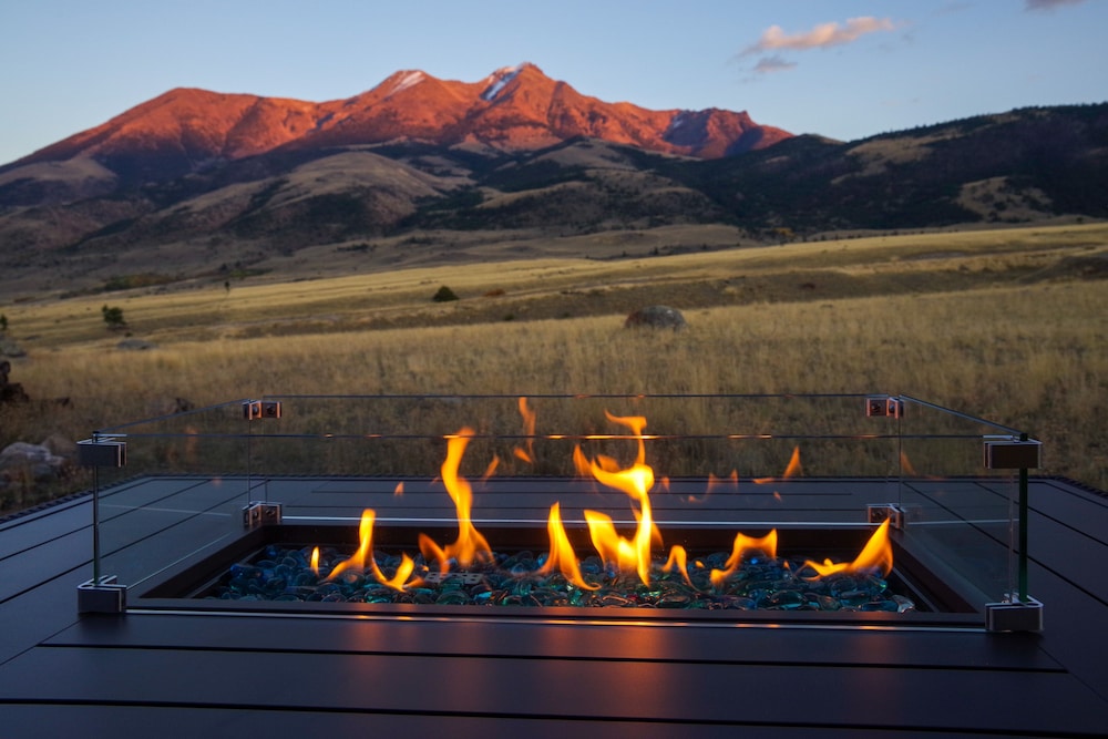 Yellowstone Lodge w/ Game Room & Panoramic Views