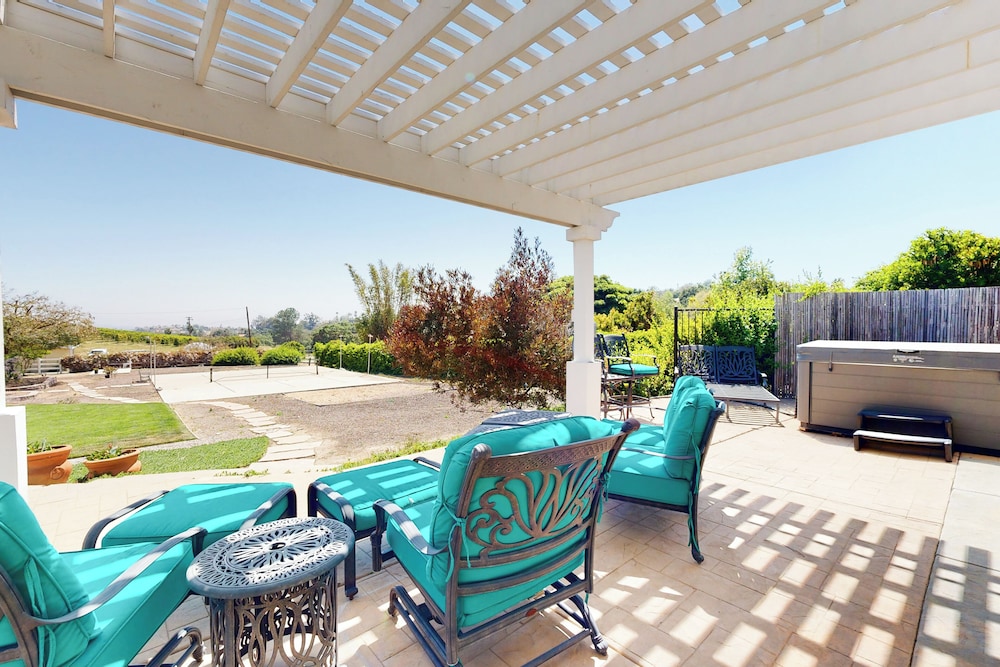 Two Dog-friendly Home, Close to Wine Country