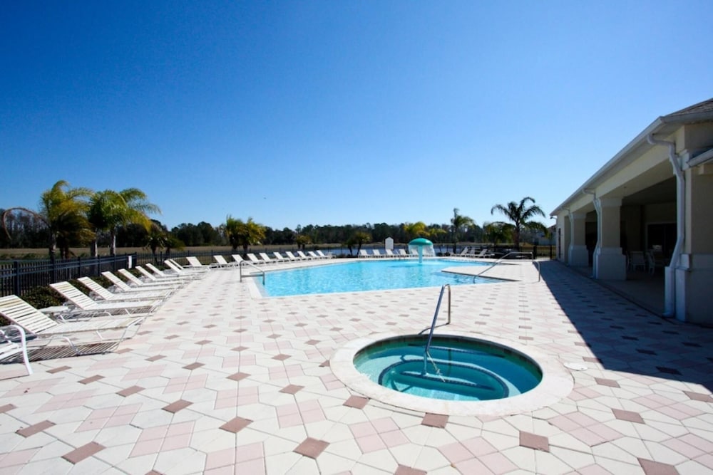 4970 Trafalgar Village - Image 2