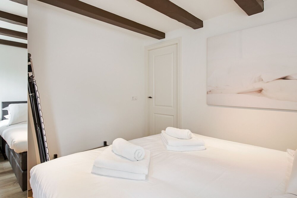 Canal Garden Apartment 11