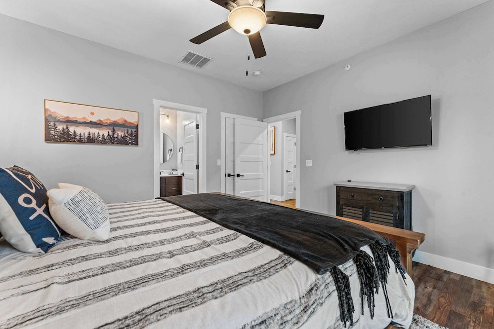 Green Wood Getaway for 18