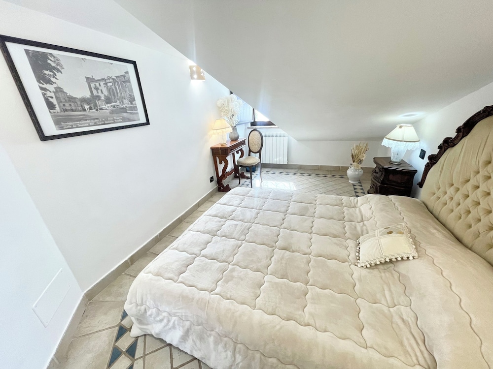 Charming Villa in Umbria - Sleeps 16 - Lake View - Pool, Jacuzzi and Events Room