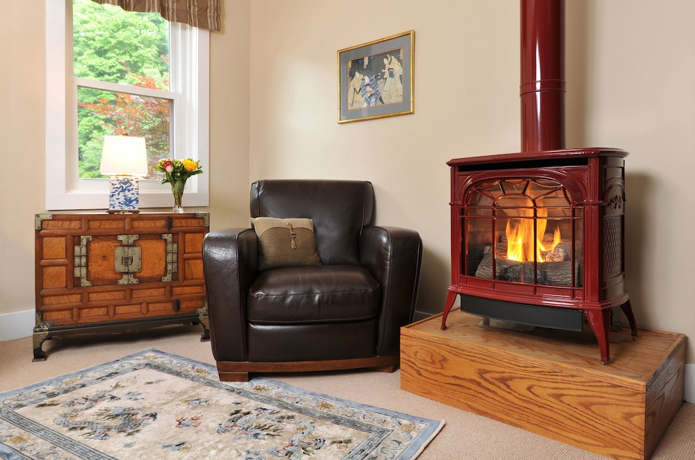 1795 Acorn Inn B&B