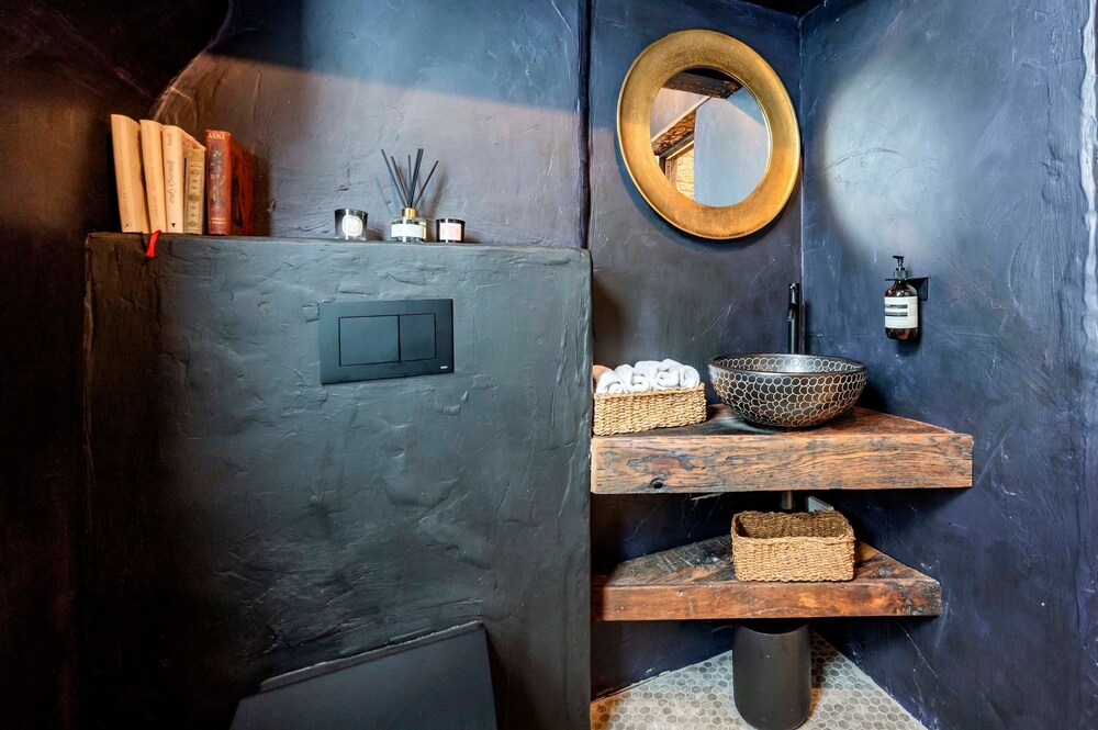 Long Term Stay- Notting Hill by Out of Office Lifestyle